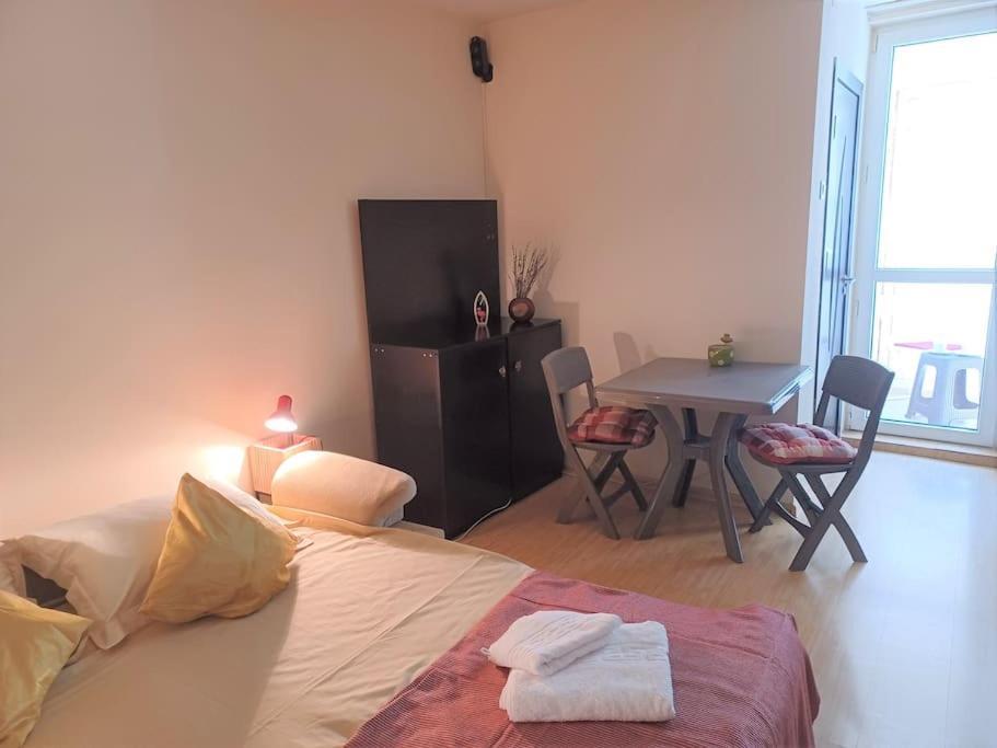 Garsoniera Linistita Zona Vitan Букурещ Екстериор снимка